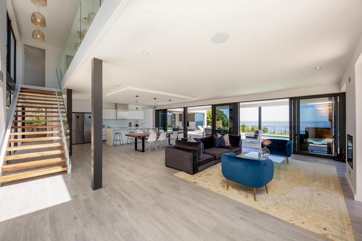 8 Fiskaal * Cape Town